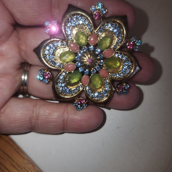 VINTAGE EUC MULTICOLOR RHINESTONE CABOCHON GOLD TONE BROOCH - Picture 2 of 3